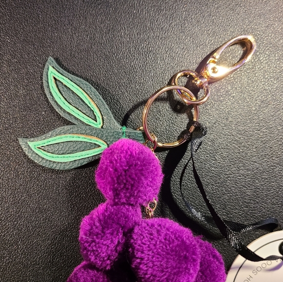 BNWT Under One Sky brand grapes purse charm - Picture 2 of 4